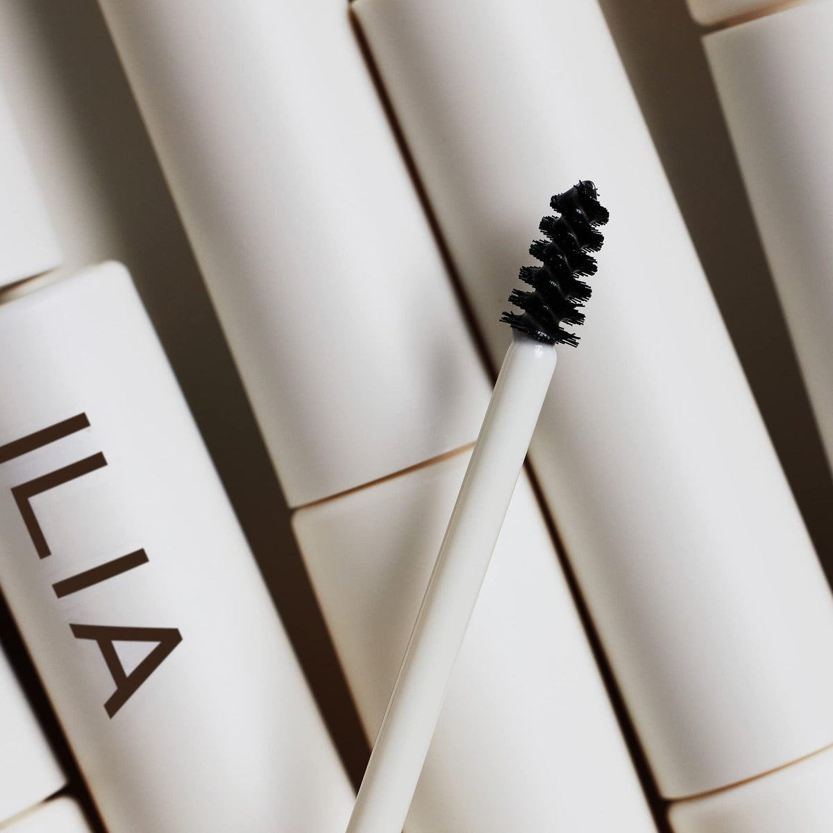 ILIA - In Frame Brow Gel | Lightweight, Long-Lasting, Flake-Resistant Hold | Full, Lifted Look | Non-Toxic, Vegan, Cruelty-Free, Clean Makeup (Universal Clear)