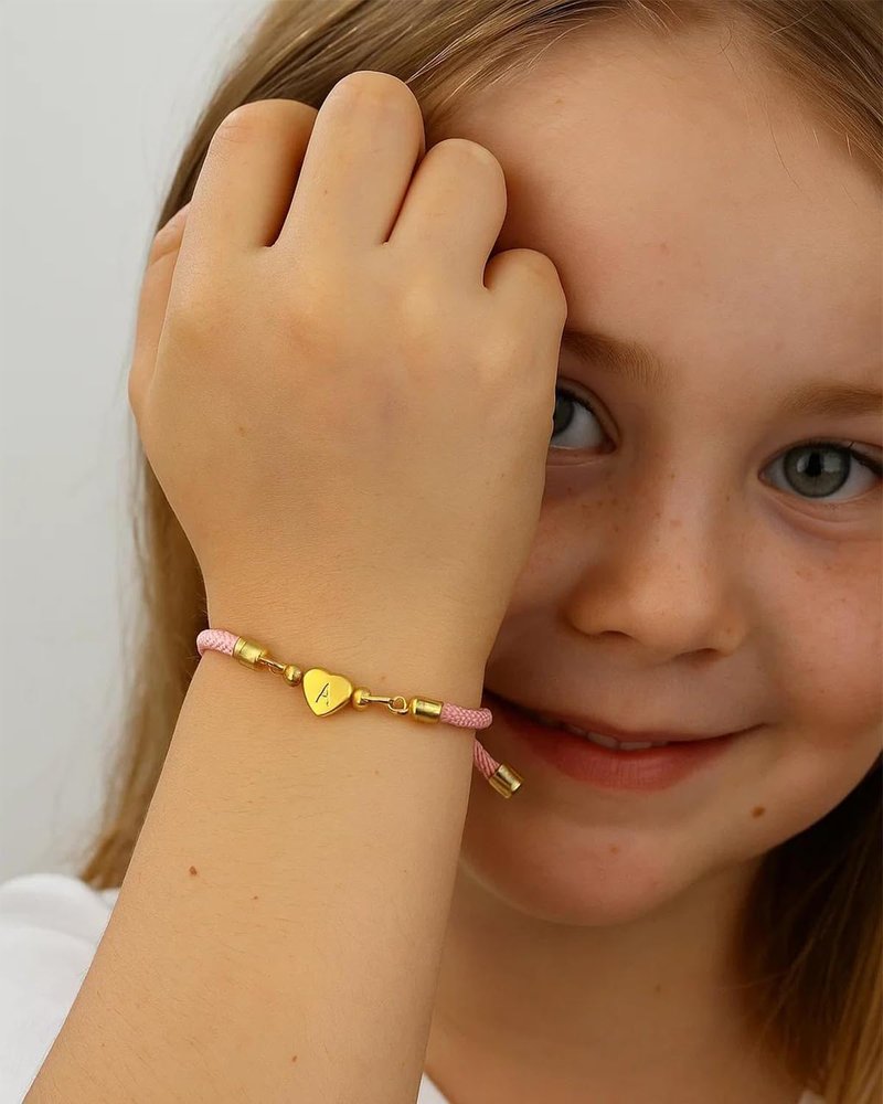 WEDDINEN Q Initial Bracelets for Girls Dainty Love Letter Bracelets for Teen Girls,Charm Teenage Name Bracelet Kids Tween Girl Women Jewelry Birthday Christmas Stocking Stuffers Gift for Girls