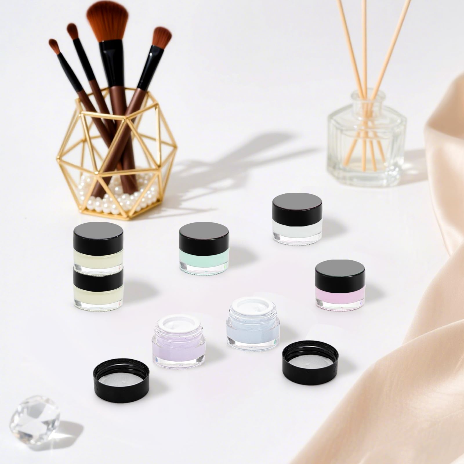Coloch 90 Pack 5ml Glass Sample Containers with Black Lid, Mini Glass Cosmetics Jars with Inner Liner Bulk Refillable Tiny Glass Jars for Cosmetics, Lotion, Cream, Samples, Wax, Skincare, Travelling