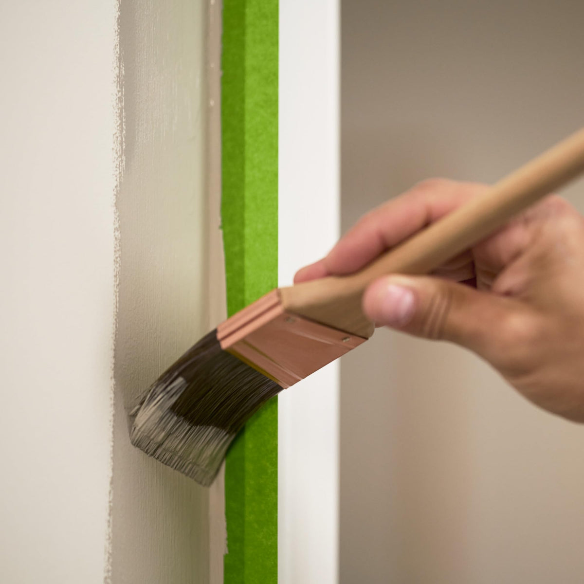 FrogTape Multi-Surface Painter's Tape with PAINTBLOCK, 2 in Wide (1.41 in x 60 yd), Quick Stick Medium Adhesion, Premium Green Painters Tape Removes Clean, 4 Rolls (240660)