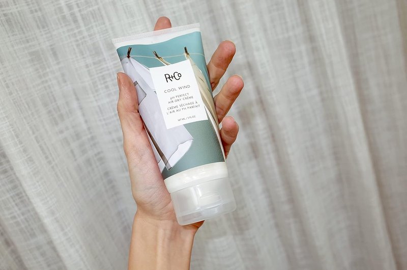 R+Co Cool Wind pH Perfect Air Dry Crème (5 Oz) + Bonus Deluxe Sample(.5 Oz) | Hydrates + Tames + Softens | Vegan + Cruelty-Free