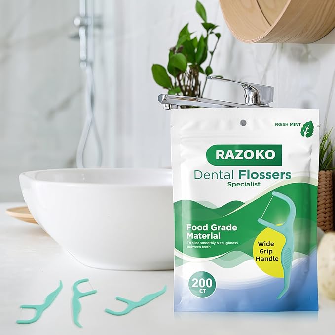 RAZOKO Dental Floss Picks | Toothpick, Shred-Resistant Floss, Easy Grip Handle, Fresh Mint Flavor, 400 Count (Pack of 2)
