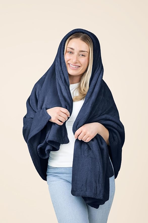 EverSnug Travel Blanket and Pillow - Premium Soft 2 in 1 Airplane Blanket with Soft Bag Pillowcase, Hand Luggage Sleeve and Backpack Clip (Navy Blue)