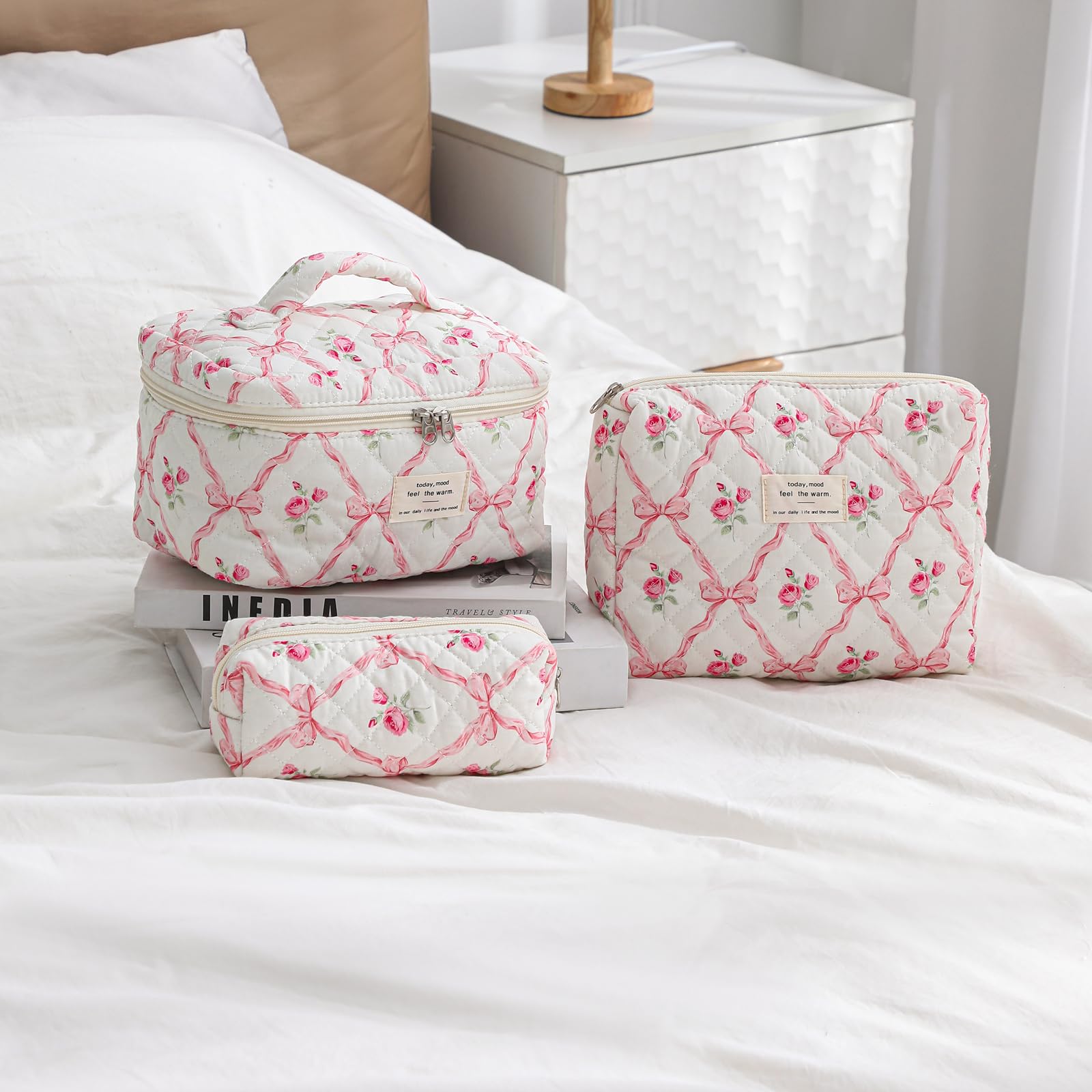 RSRSLEII 3Pcs Large Quilted Makeup Bag for Women and Girls, Cute Coquette Floral Cotton Cosmetic Bag, Aesthetic Travel Organized Toiletry Bags (3Pcs Pink Bows)