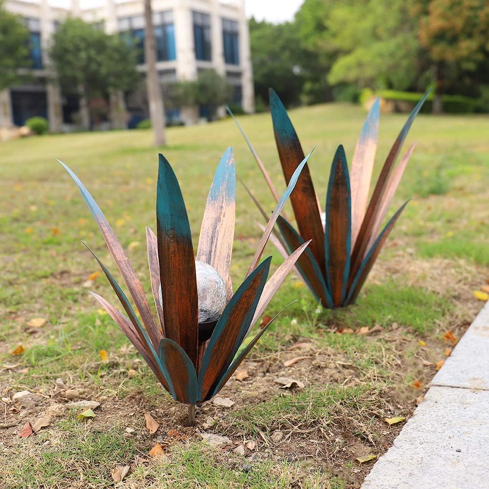 Metal Agave Plant Garden Art, 2 Pack Big Tequila Rustic Sculpture, Rustic Metal Agave Plants Lawn Home Ornaments, for Yard Stakes, Garden Figurines, Outdoor Patio (2 PCS Colorful with Light)
