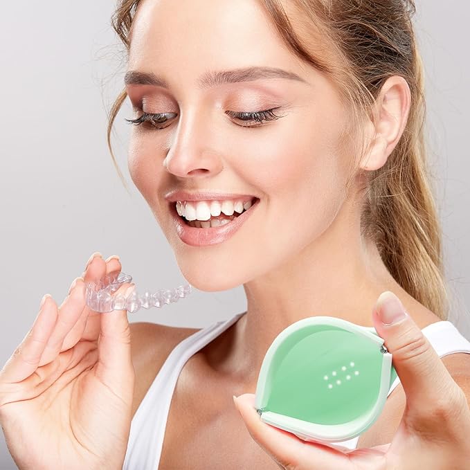 Silicone Retainer Denture Storage Case Holder, Portable Slim Dental Container Cleaning Box with Drain Holes and Leakproof for Aligners, Mouth Guards, Night Guards, Removable Dental Appliances (Green)