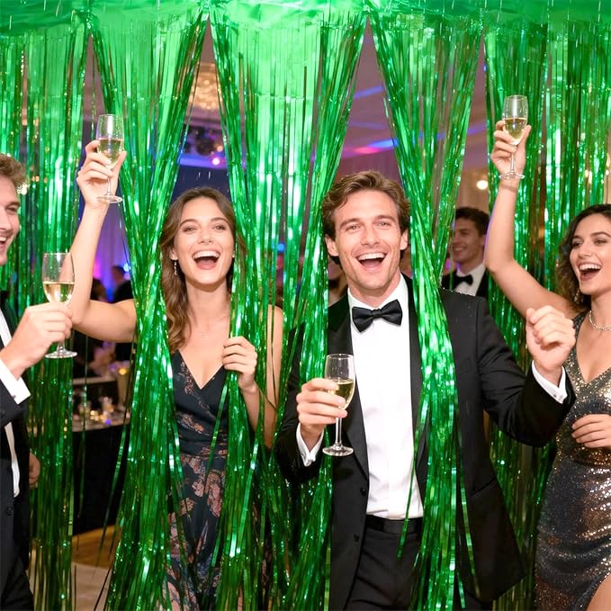 jijAcraft 3 Pack Metallic Green Tinsel Foil Fringe Curtain, Jungle Party Decorations, Emerald Green Party Photo Backdrop for St Patrick's Day Dinosaur Party Graduation Christmas Garden Party Decor