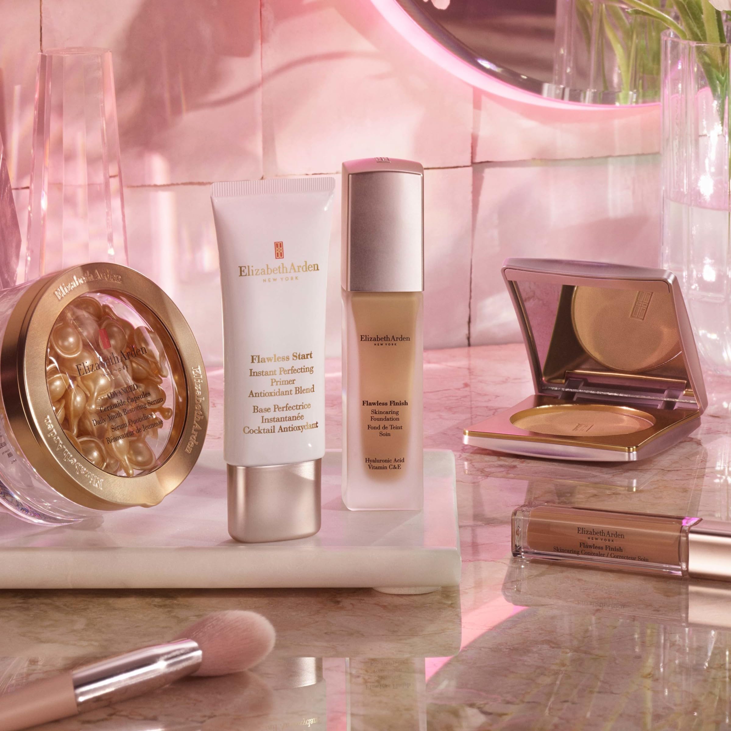 Elizabeth Arden Flawless Finish Skincaring Pressed Powder, Light