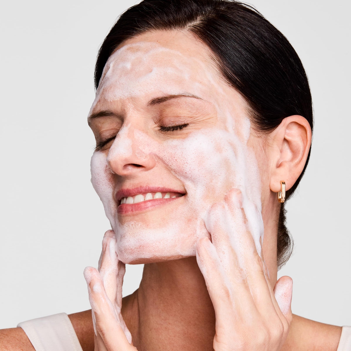 Estée Lauder Resilience Moisturizer Holiday Skincare Gift Set | The Radiance Routine | Includes Full-Size Moisturizer 1.7 Ounce + Cleanser 1 Ounce, Eye Cream 0.17 Ounce, Face Serum 0.5 Fl Oz