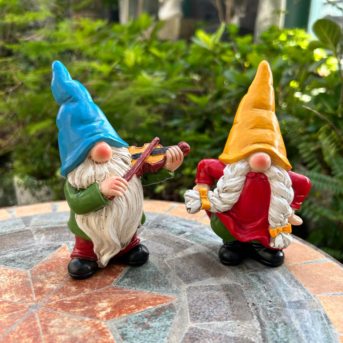 WSHMZYHOME Garden Gnome Duo Decorative Figurines 5.5“ Ornament for Indoor Outdoor Home Garden Decor，Musical Violin Player and Dancing, Colorful Outdoor Statues, Set of 2